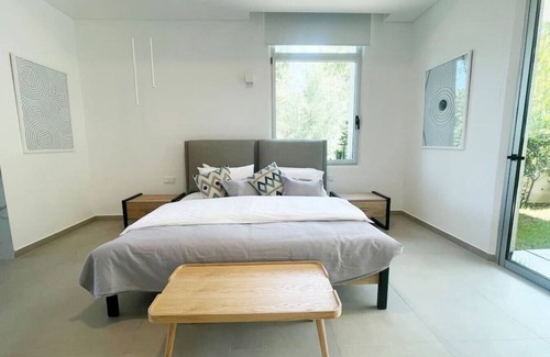 Aamchit Chalet De Esquí | Amchit Bay Beach Residences 1BR w/ Private Pool