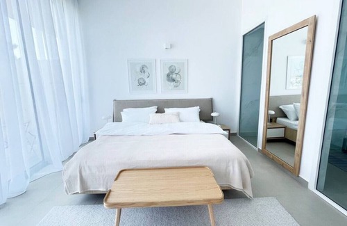 Aamchit Chalet De Esquí | Amchit Bay Beach Residences 2BR w/ Private Pool