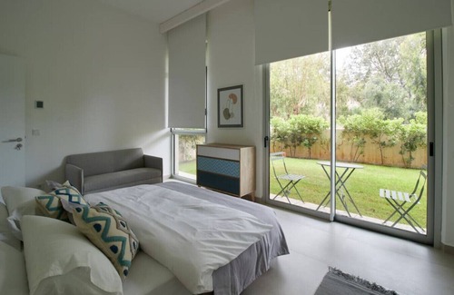 Aamchit Chalet De Esquí | Amchit Bay Beach Residences 2BR w/ Private Pool