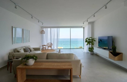 Aamchit Chalet De Esquí | Amchit Bay Luxury Beachfront Oasis