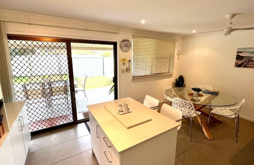 Lake Cathie Villa | 'AMELIA SHORES' 1/54 Evans St, Lake Cathie