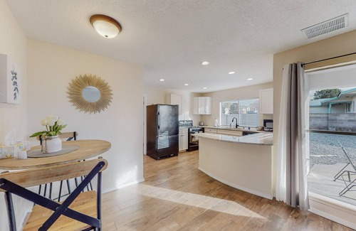 Northeast Heights Casa | Amelia Spacious Family Home, I-40 and Tramway