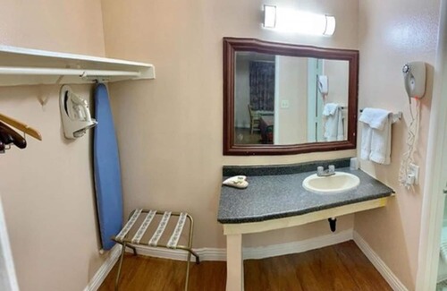 Sunrise Manor Hotel | American Inn Motel