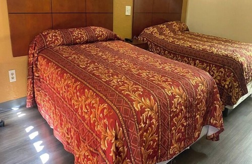 Forest Park Hotel | American Inn & Suites
