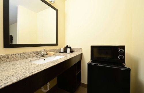 Lake Charles Hotel | Americas Best Value Inn & Suites Lake Charles at I-210 Exit 11