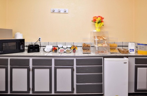 Knob Noster Hotel | Americas Best Value Inn Knob Noster