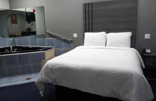 Humble Hotel | Americas Best Value Inn and Suites Bush International Airport