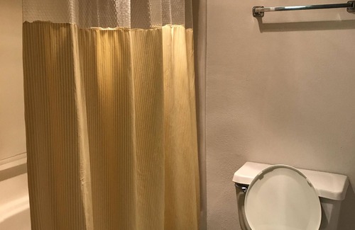 Champaign Hotel | Americas Best Value Inn Champaign