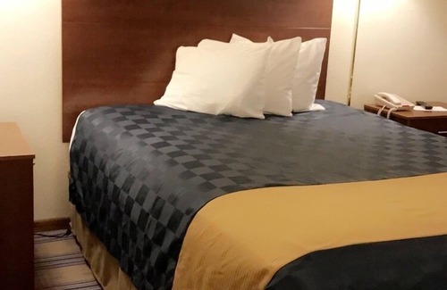 Champaign Hotel | Americas Best Value Inn Champaign