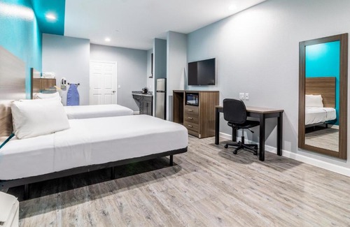 Humble Hotel | Americas Best Value Inn & Suites Kingwood IAH Airport