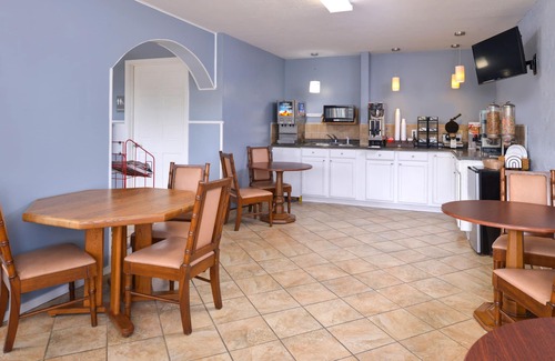 Branson Theater District Hotel | Americas Best Value Inn & Suites Branson - Near the Strip