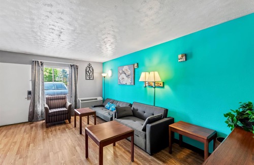 Williamstown Hotel | Americas Best Value Inn & Suites Williamstown