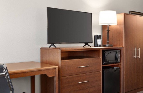Bismarck Hotel | AmericInn by Wyndham Bismarck