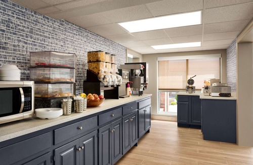 Branson Theater District Hotel | AmericInn by Wyndham Branson & Conference Center
