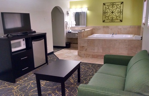 Delafield Hotel | AmericInn by Wyndham Delafield-Waukesha-Milwaukee