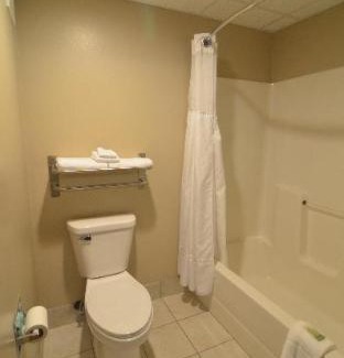 Greater South Side Hotel | AmericInn by Wyndham Des Moines Airport