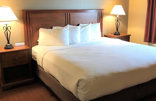 Fargo Hotel | AmericInn by Wyndham Fargo Medical Center