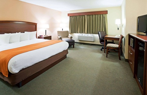 Fargo Hotel | AmericInn by Wyndham Fargo West Acres