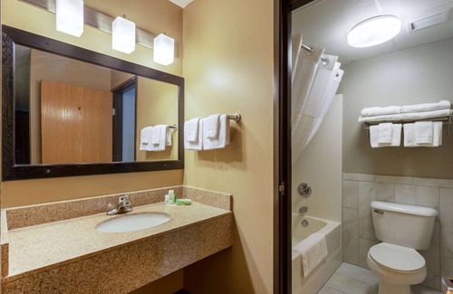 Hartford Hotel | AmericInn by Wyndham Hartford WI