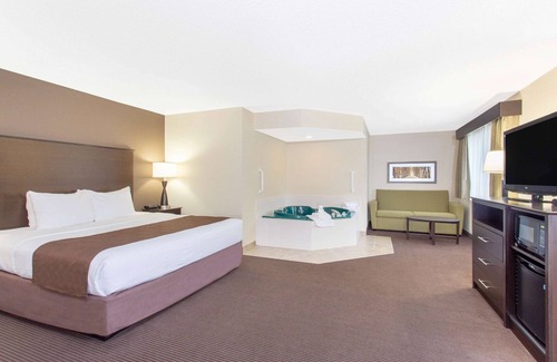 Rhinelander Hotel | AmericInn by Wyndham Rhinelander