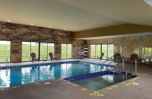 Fort Atkinson Hotel | AmericInn by Wyndham Fort Atkinson