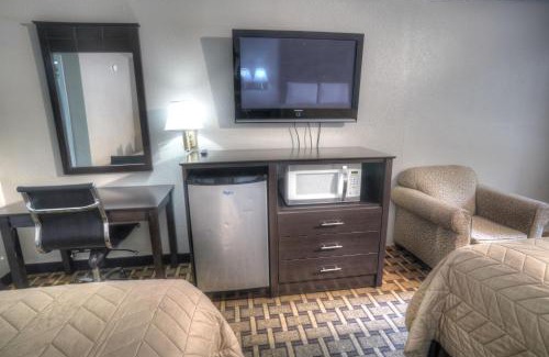 Helen Hotel | Amerivu Inn & Suites - Helen - Downtown