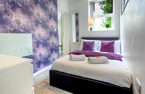 Moseley Apartamento | AMETHYST Delightful Suite In Moseley Mews, Birmingham By StayStaycations