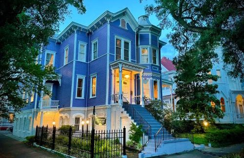 Historic Downtown Savannah Cama Y Desayuno | Amethyst Garden