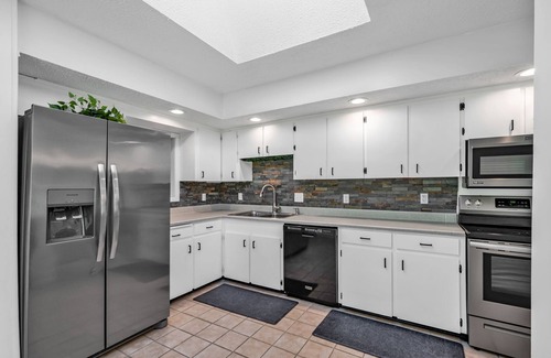 Amherst Casa | Amherst Oasis: Ideal Location Near Oberlin College & Cedar Point! 3 Beds 2 Bath