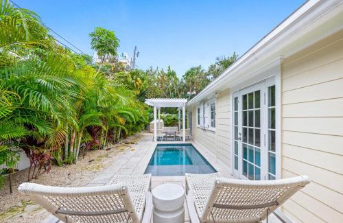 Holmes Beach Casa | AMI Beachside Bungalow
