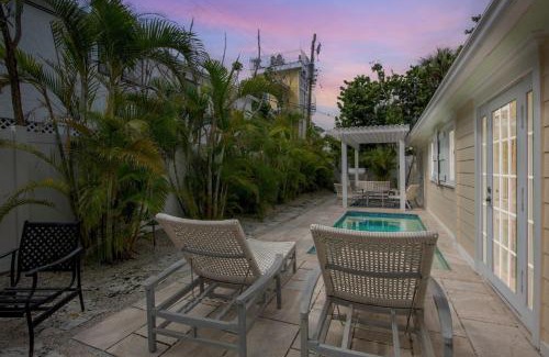 Holmes Beach Casa | AMI Beachside Bungalow