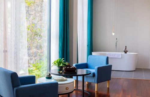 Wulingyuan Hotel | Amidst the Flowers in the Valley, Chengshi Guanyunju