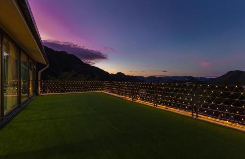 Wulingyuan Hotel | Amidst the Flowers in the Valley, Chengshi Guanyunju