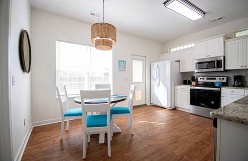 Southport Casa | amily Fun~ Dog Friendly~ Home with Pool Access!