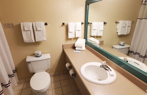 Nappanee Hotel | Amish Inn