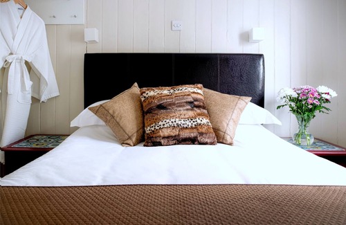 Chard Casa | Ammonite Lodge Guest House