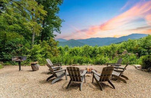 Candler Casa | Among the Clouds by AvantStay Views Hot Tub