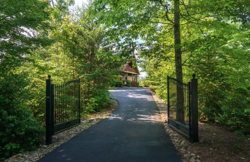 Pittman Center Casa | Among The Clouds by Stony Brook Cabins