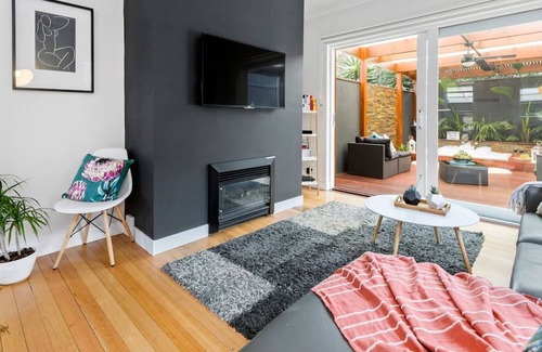 Frankston Villa | AMORE · AMORE | A Tranquil Retreat with Couples Spa