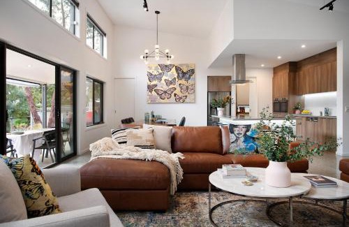 Hepburn Casa | Amore