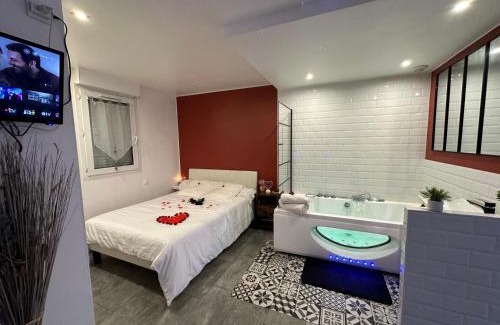 Golfe Juan Apartamento | Amour Azur Appartement pour 2 avec jacuzzi et terrasse à 2 minutes de la mer