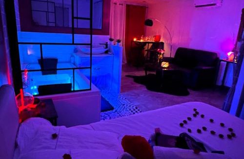 Golfe Juan Apartamento | Amour Azur Appartement pour 2 avec jacuzzi et terrasse à 2 minutes de la mer
