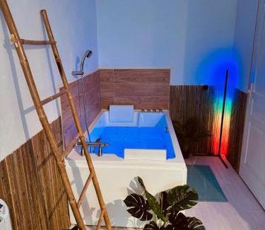 Rousson Casa | Amour l Romance l Chambre Secrète l Balnéo Massage