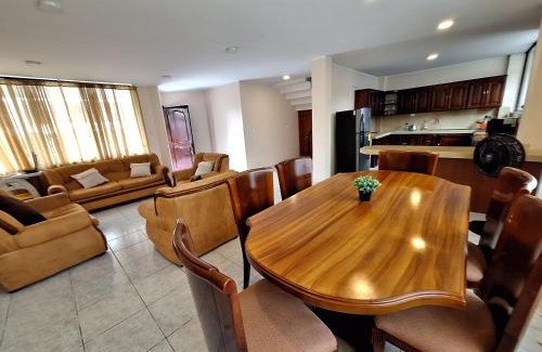 Santo Domingo de los Colorados Apartamento | Amplio departamento con garage y cerca al Shopping