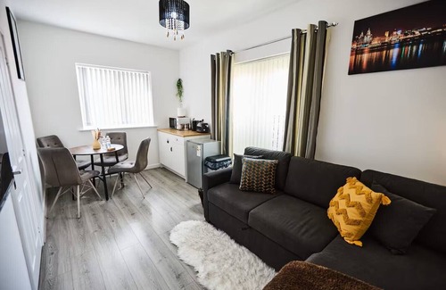Everton Apartamento | Ampee Guest Suite-Free Parking