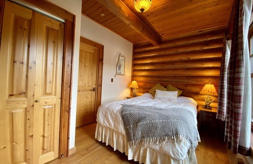 Saranac Lake Cabina | Ampersand Bay Resort