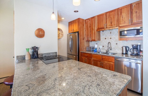Dillon Condominio | Amphitheater | Hot Tub–Pool, Lake, 3BR