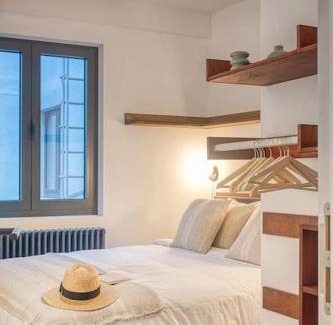 University District Apartamento | Ample 2-BR Apt in Antwerp