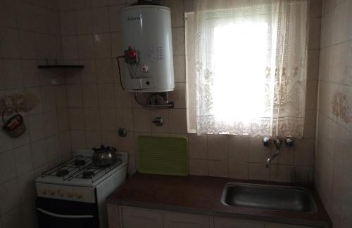 Mar de Ajó Apartamento | Amplia casa con fondo y estacionamiento a metros del mar