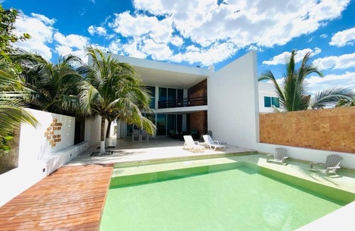 Chicxulub Pueblo Casa | Amplia casa en la costa Yucateca, relájate frente al mar